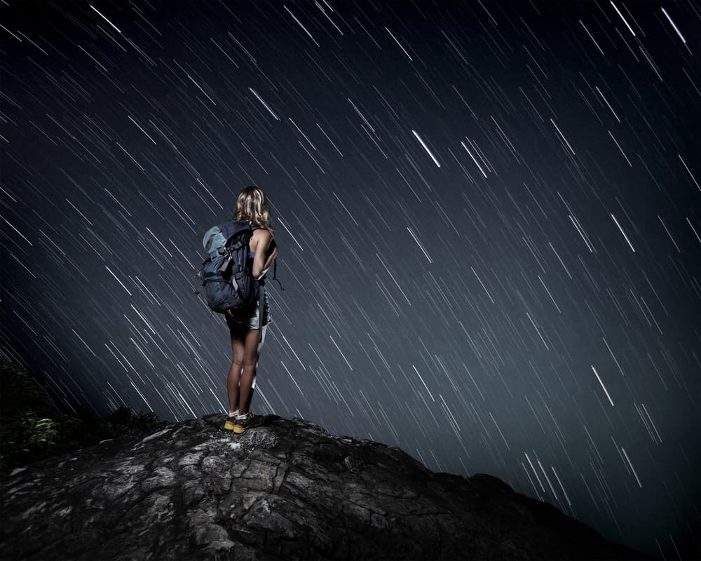 El día 2 tenemos el tránsito de Venus que está yendo a Virgo, mientras que el 4, entra el tránsito directo de Plutón, que había estado retrógrado. La primera semana de octubre llegan las Dragónidas, la lluvia de estrellas.
<br>