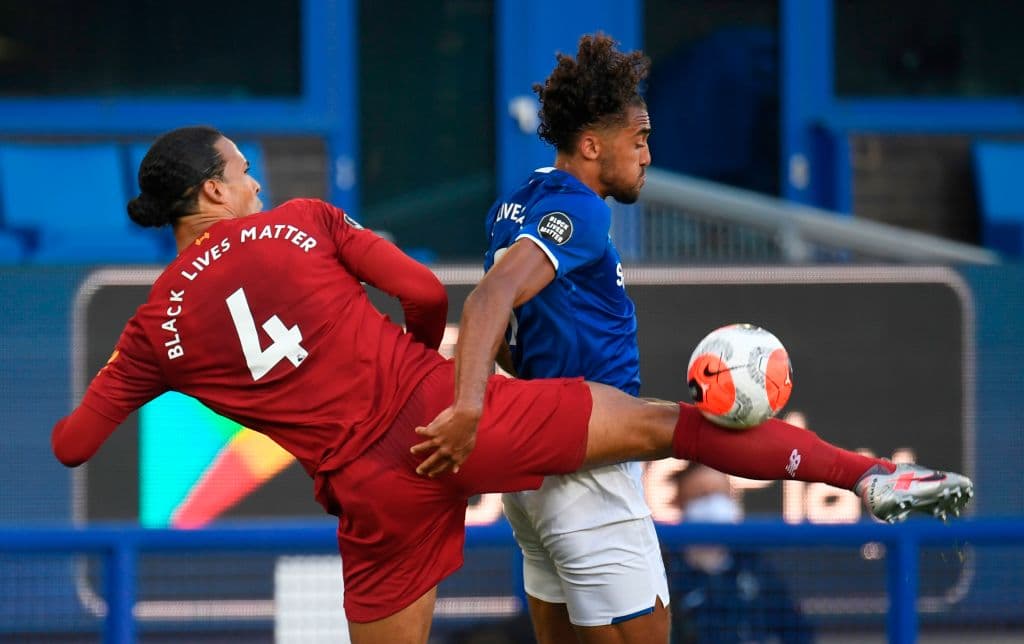 Imposible pasar a Virgil van Dijk, hoy por hoy el mejor defensor del mundo; Dominic Calvert-Lewin lo sufrió.