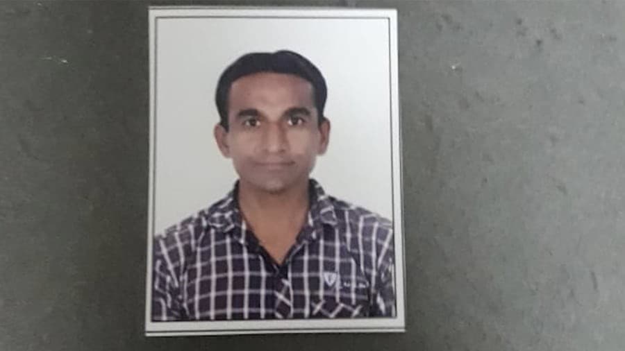 Patel fue detenido por las autoridades de inmigración y acusado de suplantación de identidad y de presentar un pasaporte falso.
<br>