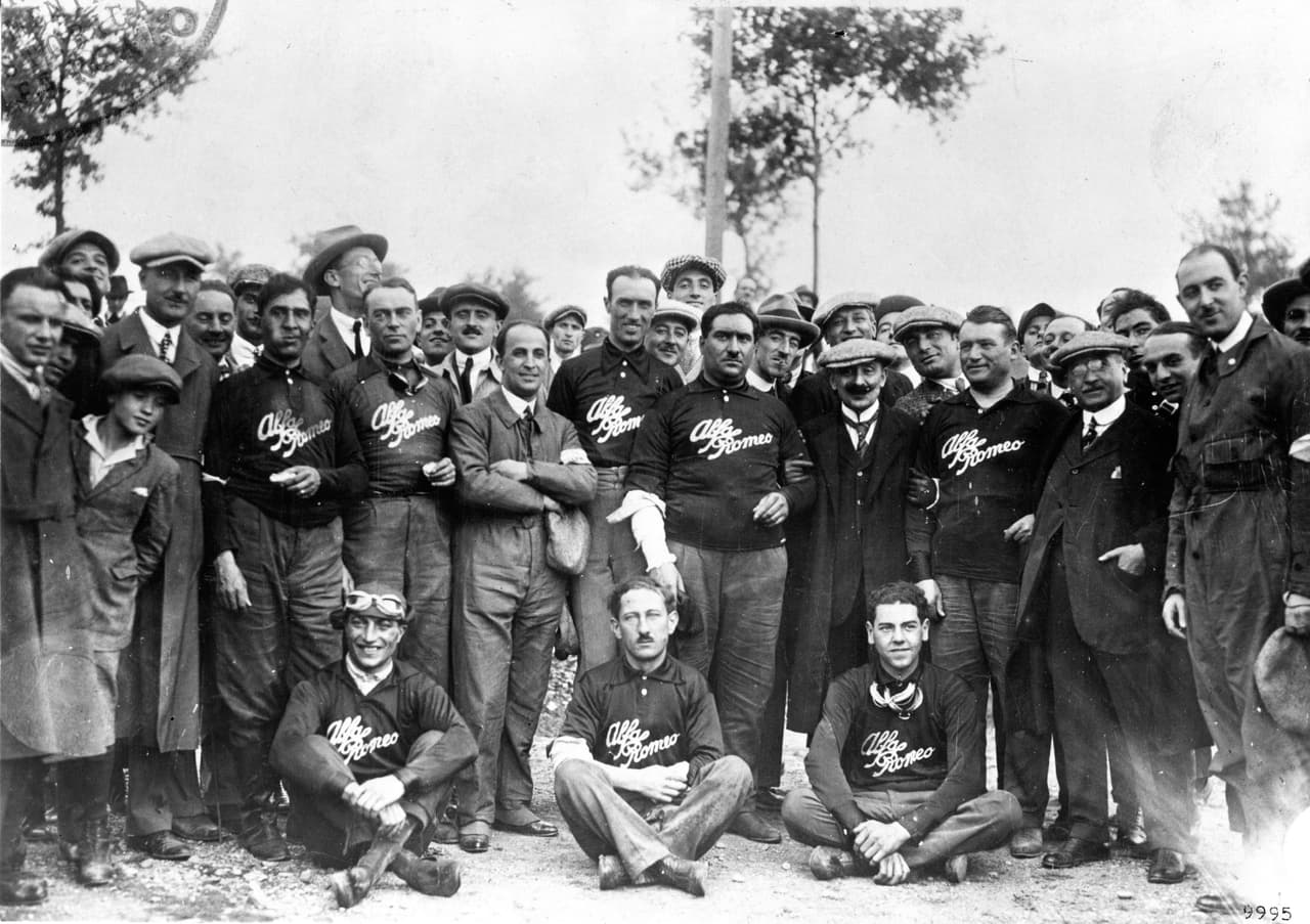 En 1915 Nicola Romeo, empresario e ingeniero napolitano (1876-1938), asumió el control de la empresa. Durante la Primera Guerra Mundial (1914-1918) la fábrica dedicó la mayor parte de su capacidad al esfuerzo aliado durante la guerra.