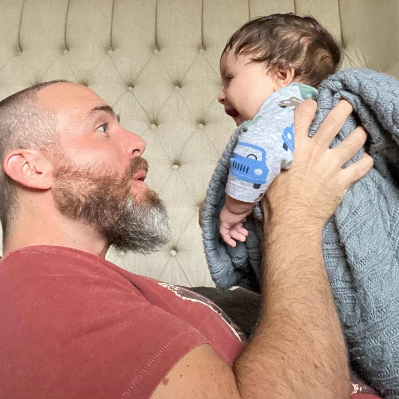 “Fue una semana muy difícil, pero hoy estoy bien, en casa y con mi familia”, escribió Castillo antes de agradecerle a los doctores por salvarle la vida tras sufrir una hemorragia obstétrica.
<br>