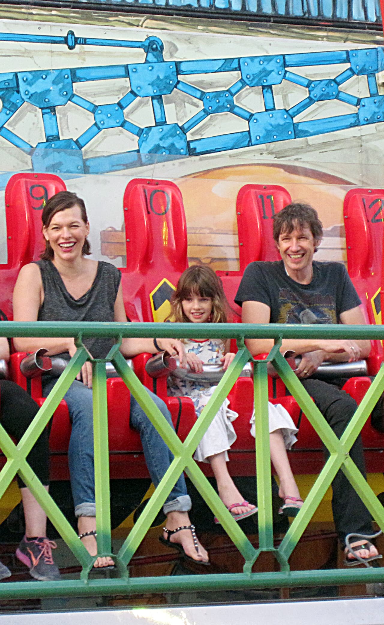 Famosas como Milla Jovovich siempre dedican tiempo de calidad a su familia.