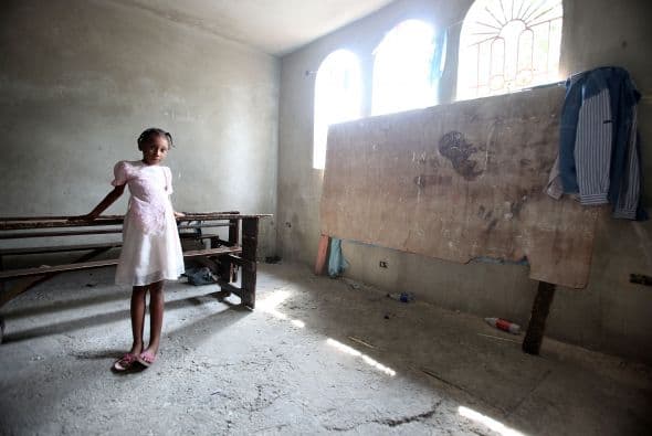 La falta de guarderías incrementa las actividades y la explotación para las mujeres que realizan labores remuneradas, indicó la economista Carmen Julia Gómez, al presentar un estudio auspiciado por el ministerio del Trabajo y la Organización Internacional del Trabajo (OIT) sobre la falta de políticas para conciliar el empleo y las actividades familiares.