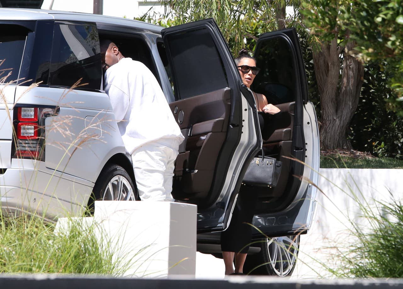 Los paparazzi siguieron a Kim Kardashian y Kanye West hasta la casa de una amiguita de Nori.