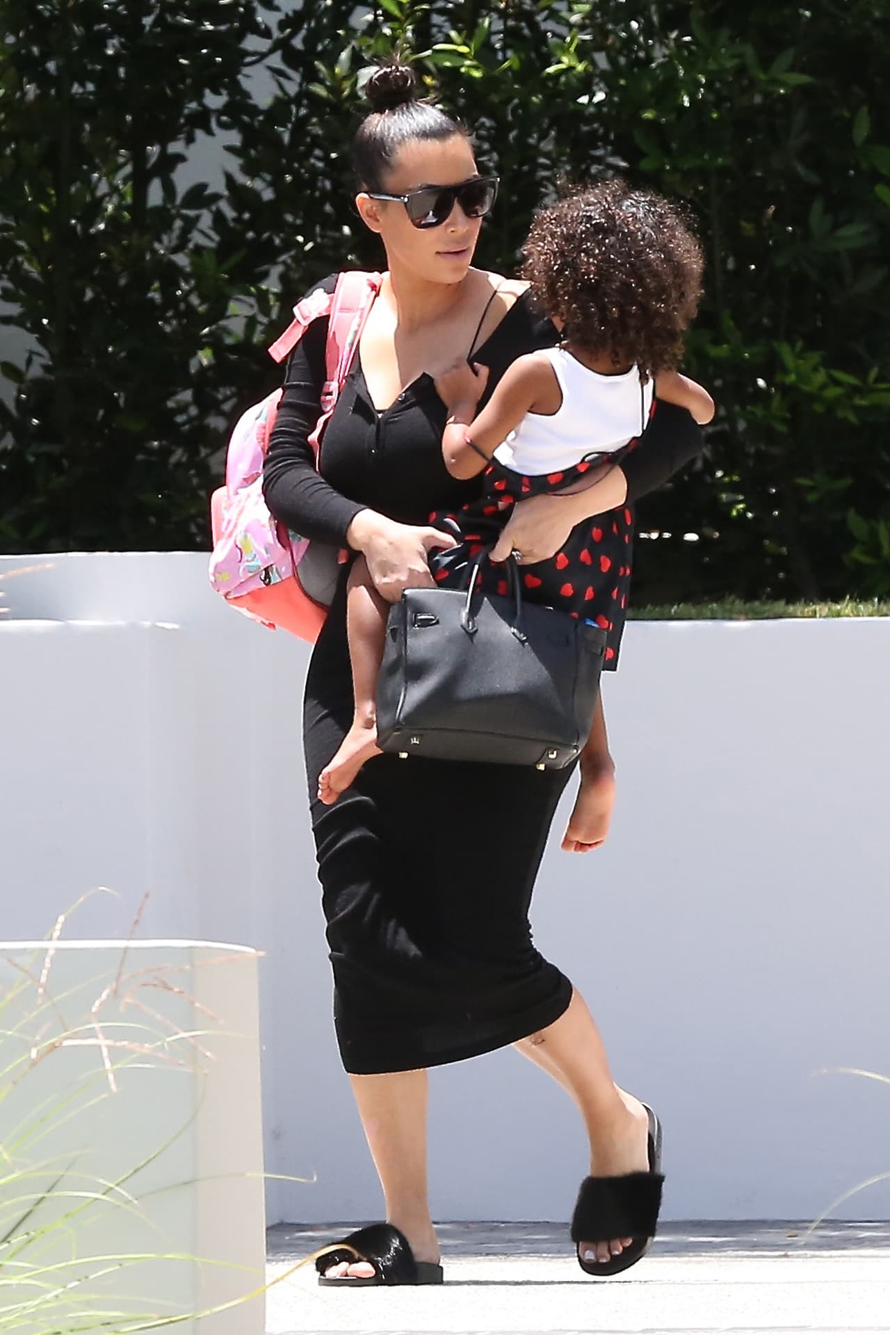 Por lo general no se baja de sus zapatillas.