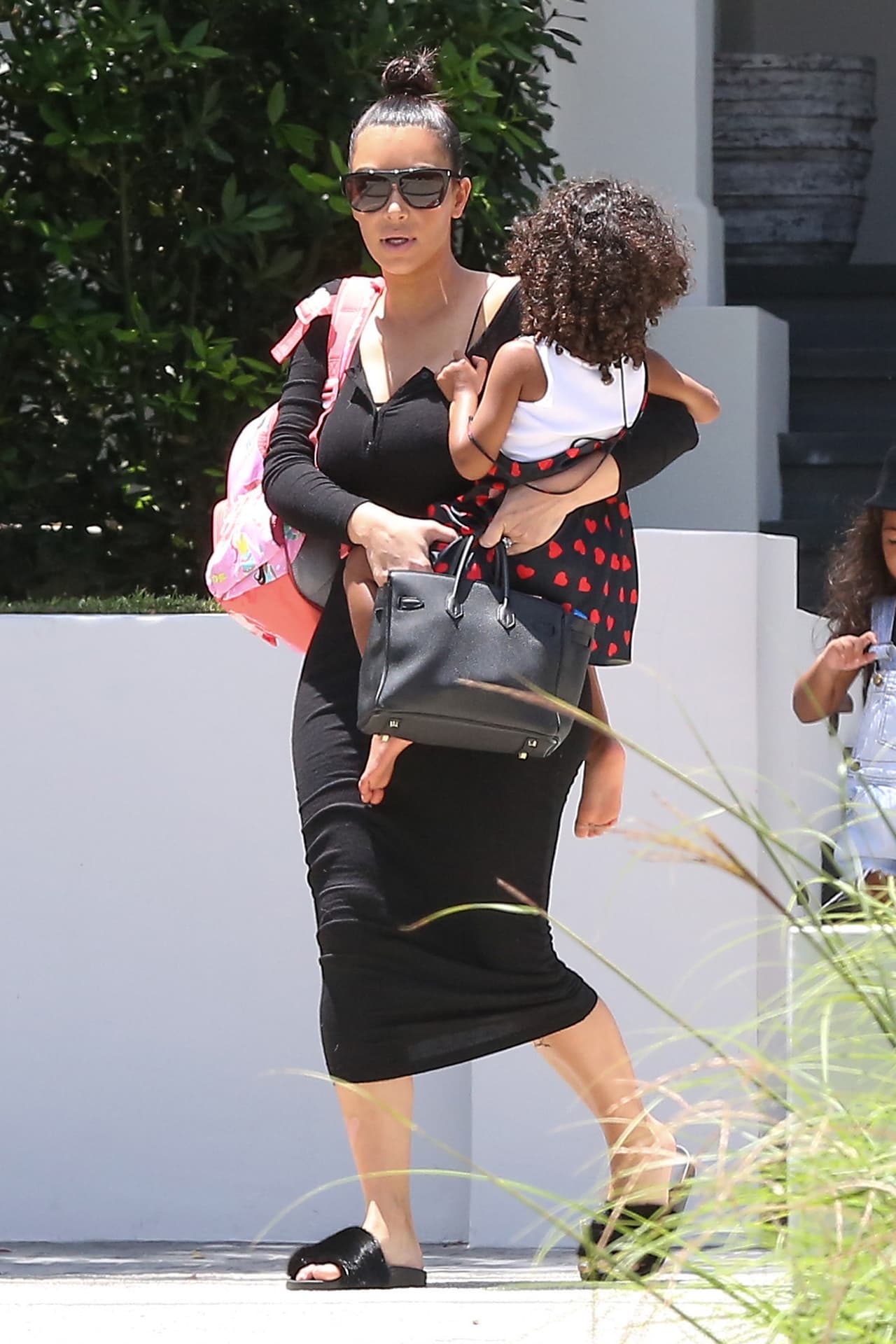 Se enfadó ante la presencia de los paparazzi.