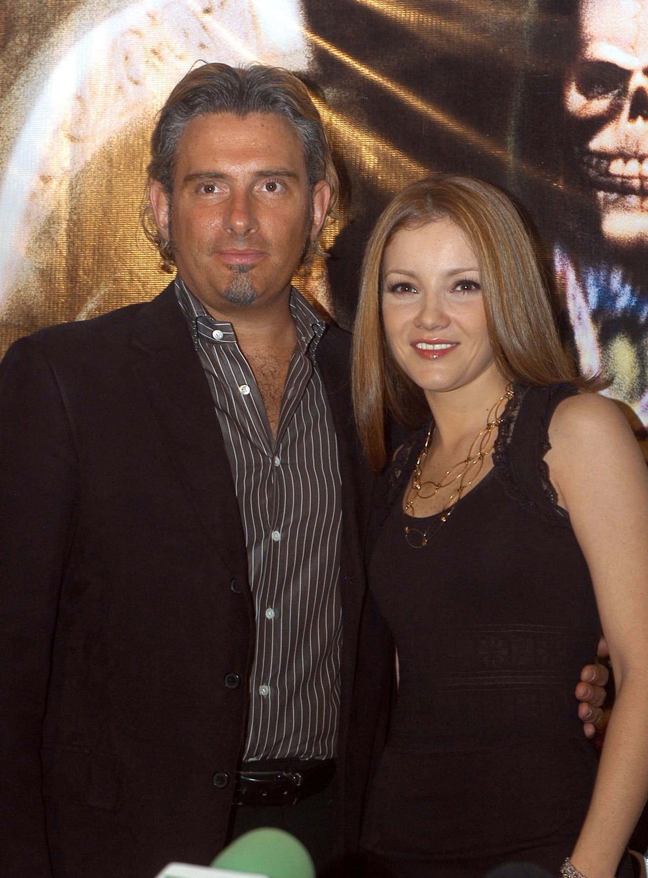 <b>Álvarez </b>llegó al cine de la mano de 
<b>Harry Geithner</b>, ambos estelarizaron la cinta 'La Santa Muerte' y con esto hicieron público su noviazgo.