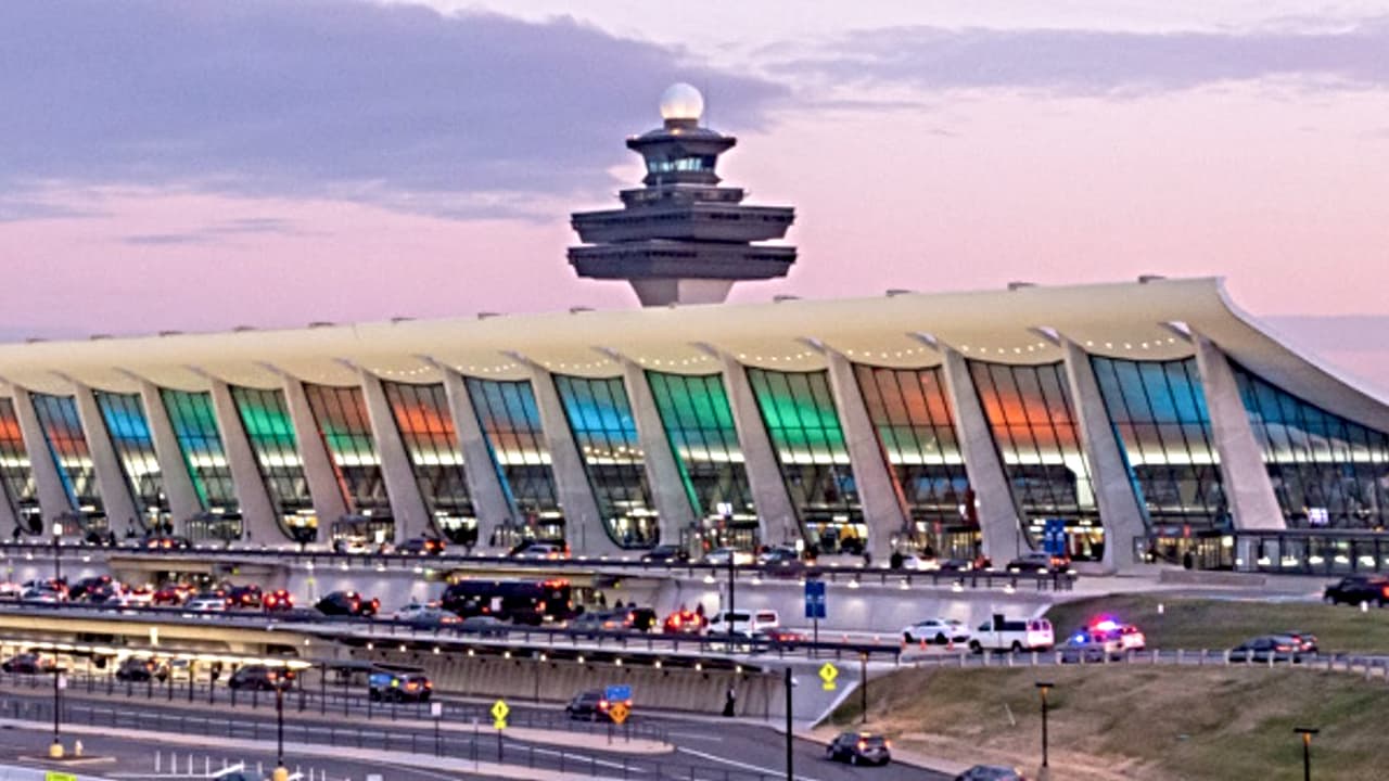 Remodelación del aeropuerto Dulles plantea crear la Terminal Donald J. Trump