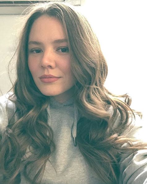 En su mensaje también reveló que estaba casada con una mujer, lo cual llamó la atención de su público y la prensa, pues siempre había sido hermética con su vida sentimental.