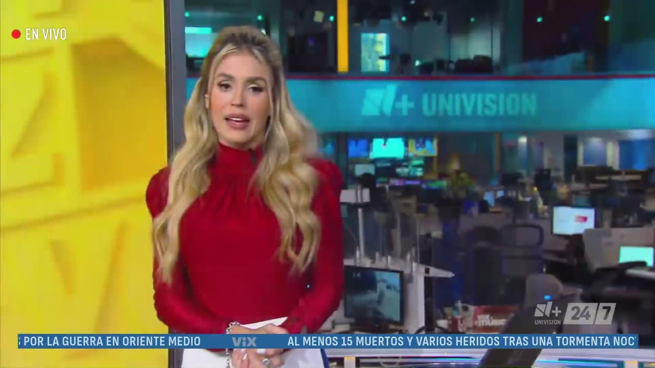 Elyangélica González visita banco de llamadas de ciudadanía junto a NALEO