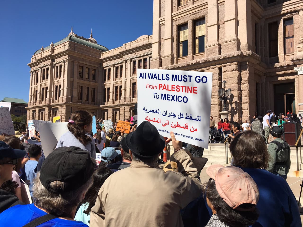 Mensaje: “Todos los muros deben irse desde Palestina hasta México”
<br>