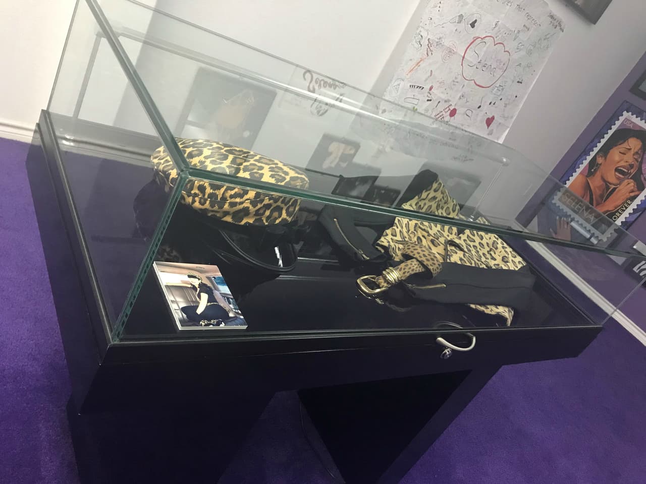 Fanática de la moda, Selena abrió dos boutiques en Corpus Christi y San Antonio. Tenía planes de lanzar su propia línea de ropa y perfume.