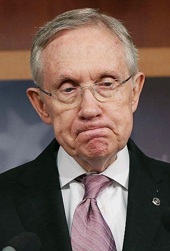 El senador Harry Reid (D-NV) durante una conferencia de prensa el 2 de ocrubre de 2013 cuando se anunció el cierre del gobierno por desacuerdos con los republicanos por la aprobación del Presuuesto.