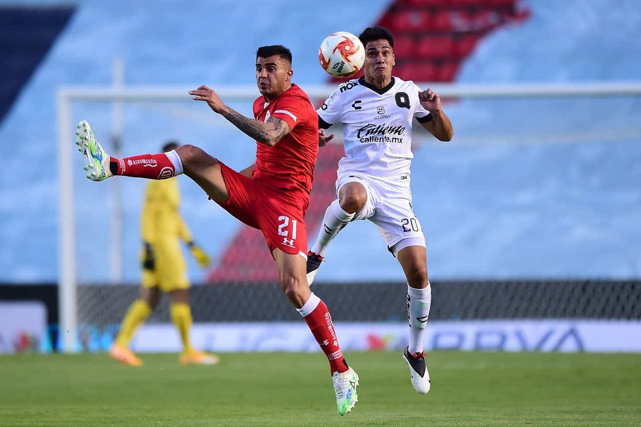 Toluca intenta reaccionar, pero la presión del Querétaro es alta.