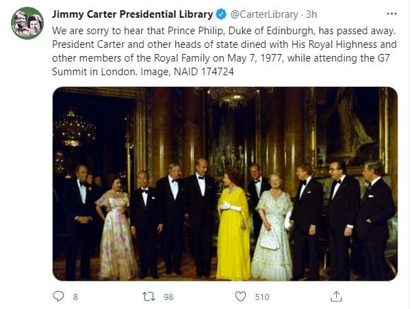 La cuenta oficial de Twitter de la Biblioteca y Museo Presidencial Jimmy Carter, tuiteó: "Lamentamos saber que el príncipe Philip, duque de Edimburgo, ha fallecido. El presidente Carter y otros jefes de estado cenaron con su alteza real y otros miembros de la familia real el 7 de mayo de 1977, mientras asistían a la Cumbre del G7 en Londres".