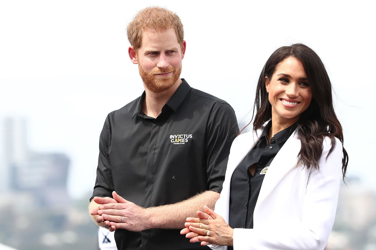 En los últimos meses,
<b>Meghan Markle </b>y
<b>el príncipe Harry</b>, duques de Sussex, se han visto involucrados en diversas polémicas: desde los
<b> <a href="https://www.univision.com/famosos/en-aprietos-meghan-markle-y-el-principe-harry-exigen-investigar-la-millonaria-remodelacion-de-su-casa" target="_blank">altos costos de la remodelación</a></b> en su casa de Frogmore Cottage hasta sus
<b><a href="https://www.univision.com/famosos/por-primera-vez-celebridades-de-varias-partes-del-mundo-salen-en-defensa-de-meghan-markle-y-el-principe-harry-fotos" target="_blank">viajes en jets privados</a></b>.