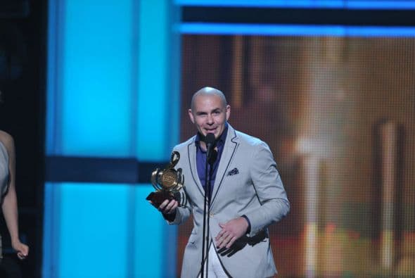 Pitbull no deja nunca de agradecer a su gente por todo el apoyo y remata con su caracterísitico 'Dale'.