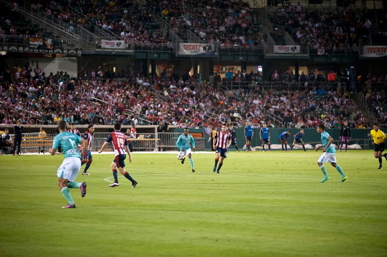 Este 12 de noviembre Chivas y Leon llegaron a Fresno con futbol de Liga MX. Leon derroto a Chivas 3-2.