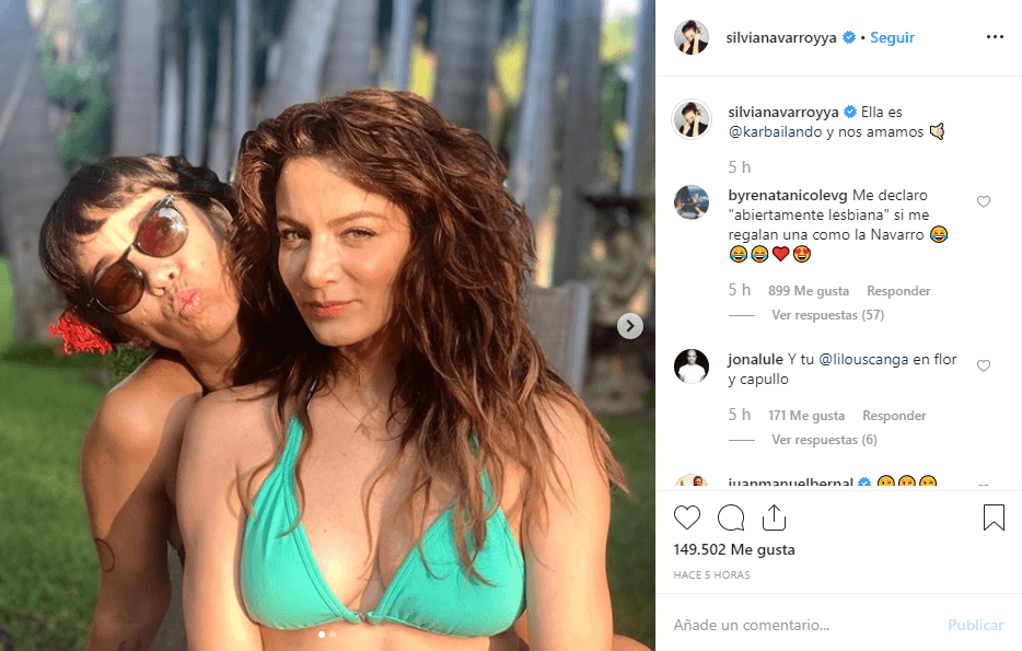 En las imágenes, se observa que la actriz mexicana es abrazada por la mujer que la acompaña, su amiga, 
<b>la instructora de baile Karina Fenton</b>.