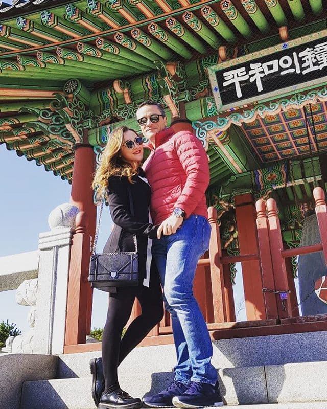 Pero no solo México ha sido testigo de su amor, también Latinoamérica y Europa. La pareja es amante de los viajes, por lo que aprovechan cualquier momento para escaparse y vivir su amor al máximo.