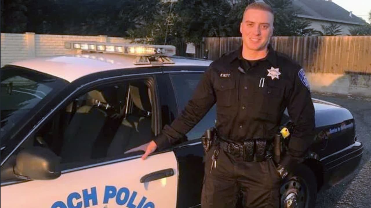 Antioch destituye a oficial de policía por golpear a un detenido en 2022