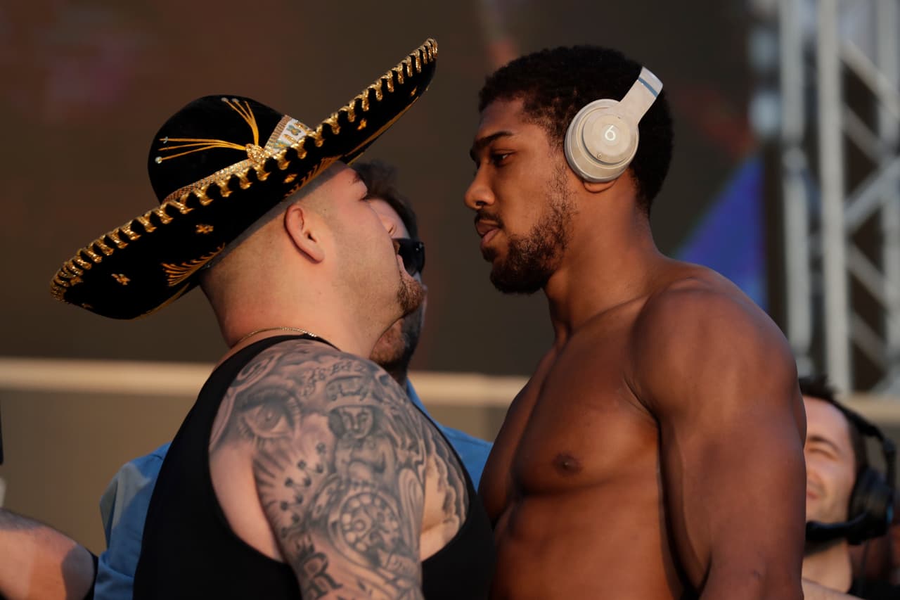 Anthony Joshua pesó 237.5 libras, mientras que Andy Ruiz dejó la aguja en 287.3 libras.