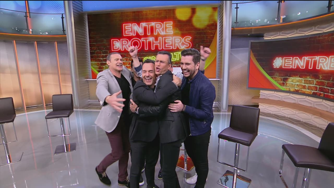 El debate terminó con un gran abrazo entre los conductores y los invitados.
<br>