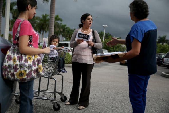 Si prefieres la ayuda de un navegador, no existe una oficina específica. Ellos trabajan en eventos comunitarios que serán anunciados a través de Univision23.com y otros medios.
