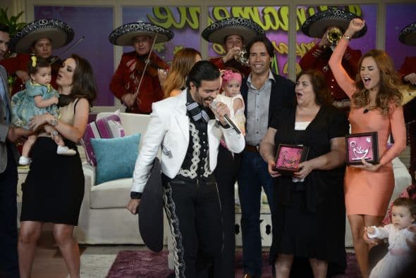 Pablo Montero le cantó a las mamitas