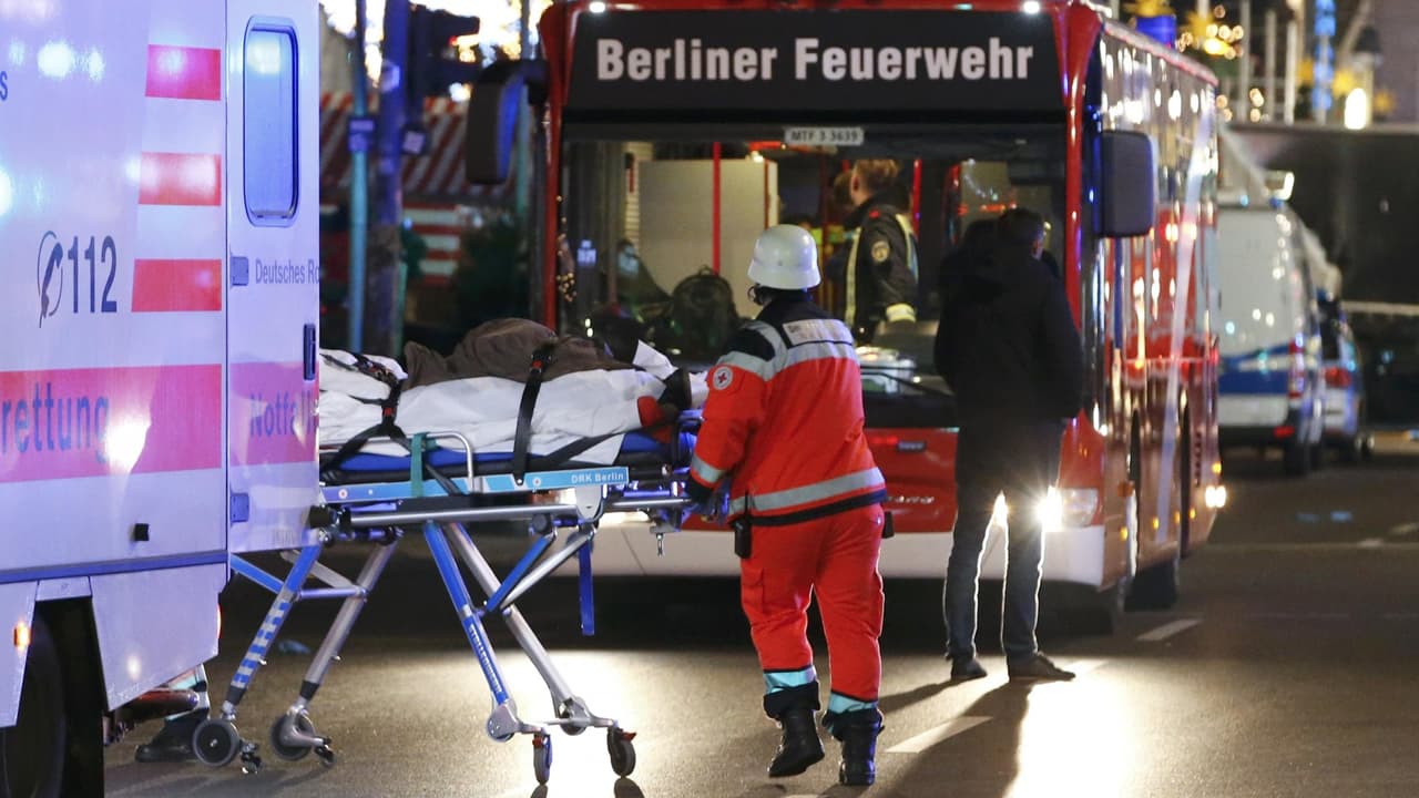 Un camión se lanzó contra un mercado callejero en Berlín
