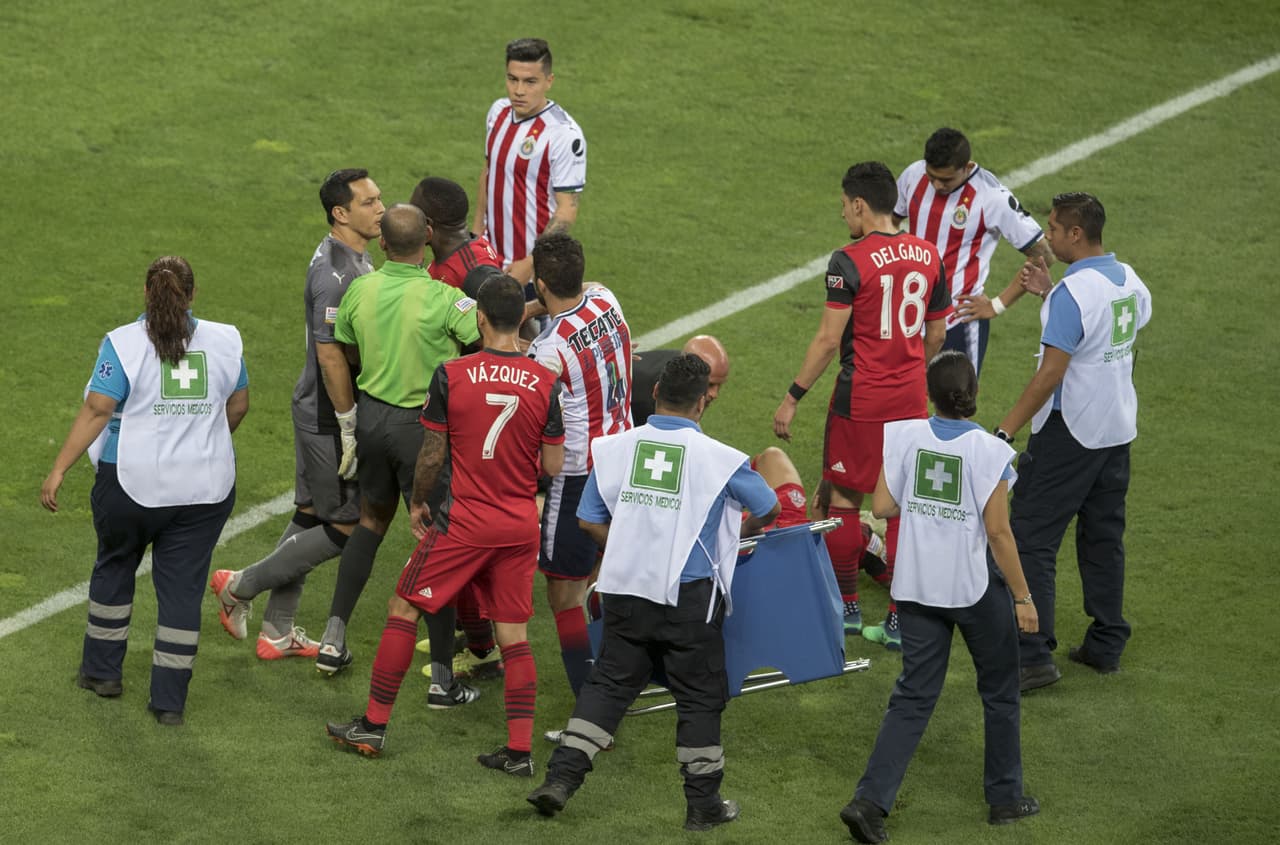 Altidore se encaró con Cota y el árbitro tuvo que poner orden en el Akron.