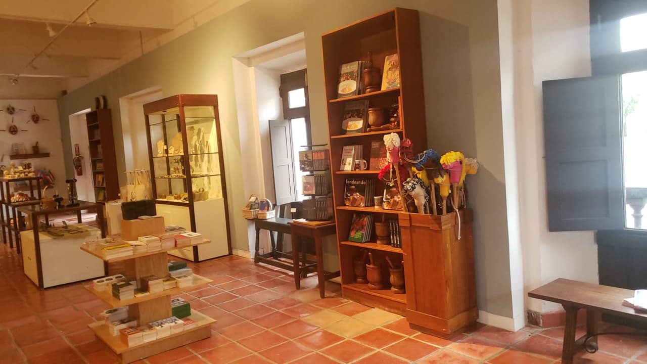 Las tiendas del ICP tienen una variedad de publicaciones, artesanías y productos culturales hechas por manos puertorriqueñas. El variado inventario incluye carteles, literatura infantil y juvenil, revistas, medallas conmemorativas, música y las publicaciones de las primeras casas editoriales del país y libros de autor.