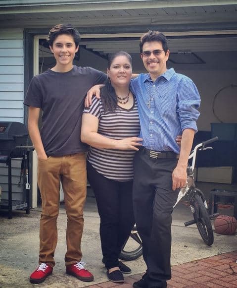 Sus padres han sido guía importante en perseguir este anhelo y por ellos, Edward quiere devolverles todo el sacrificio y entrega que han hecho por él.