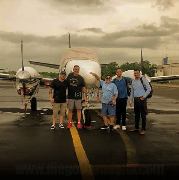 Maradona viajó a tramitar visa en jet privado