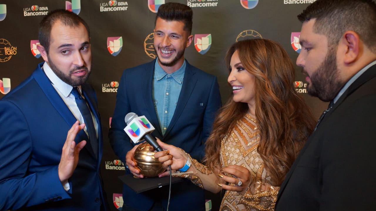 La Bronca , El Compa Ivan y El Tambochi representaron al Free-guey show muy bien en la gala del Balón de Oro.