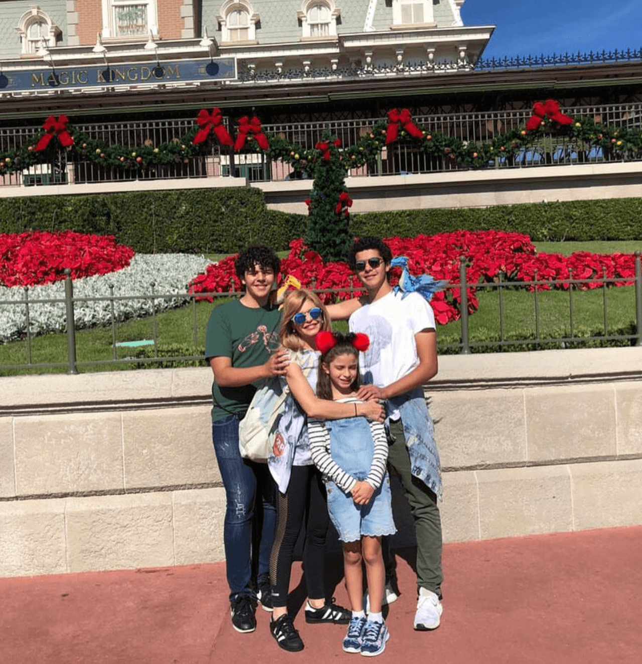 Los gemelos también se divirtieron mucho en compañía de Itatí y su hermana menor. La actriz está grabando actualmente la serie sobre la vida de Slivia Pinal, en la cual personificará a la primera actriz.