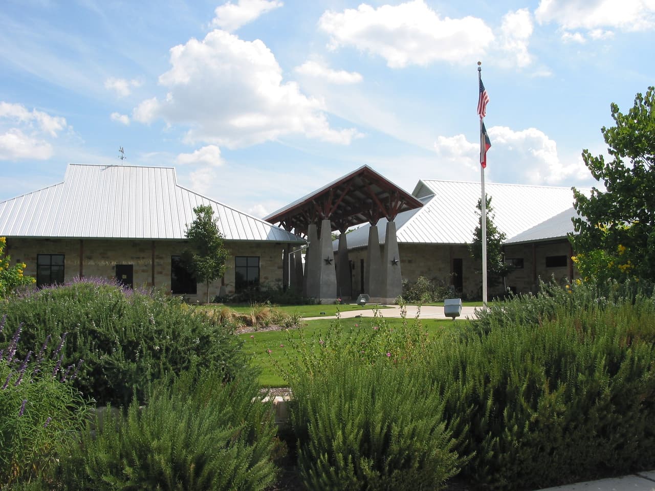 <h3 class="cms-H3-H3">14. Leander, Texas</h3>
<br>
<br>👉
<b> Población de origen extranjero (2020): </b>12.6% (+4.6% desde 2016)
<br>
<br>👉
<b>Mayor grupo de inmigrantes: </b>mexicanos.
<br>
<br>👉
<b>Otros grupos de inmigrantes: </b>hindúes, filipinos, polacos.
<br>
<br>👉
<b> Población total: </b>60,613 habitantes.
<br>