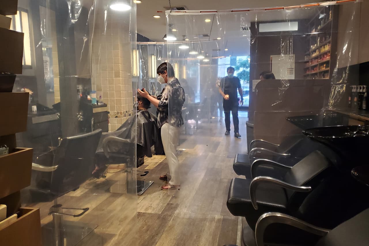 En la Fase 2 también abrieron negocios como barberías y salones de belleza.