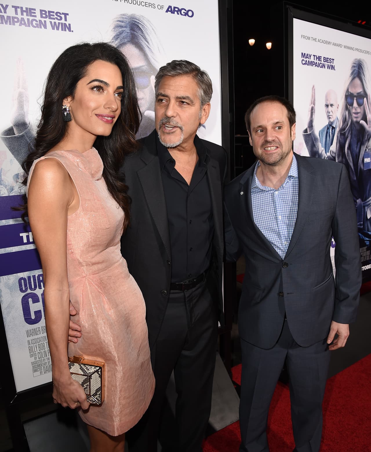 Amal Alamuddin acompañó a su esposo al estreno de la cinta que produce.