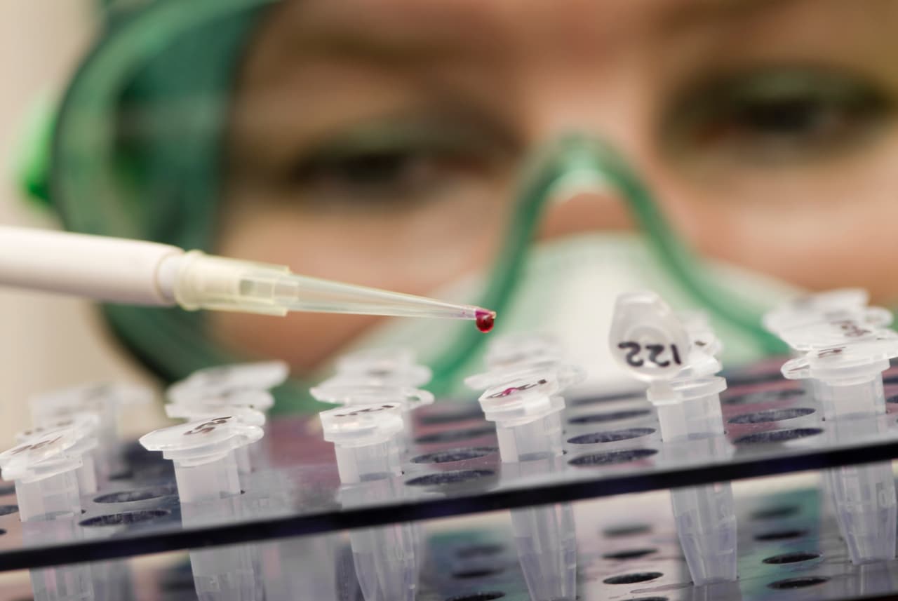 Investigadores crean técnica para diagnosticar cáncer con una gota de sangre