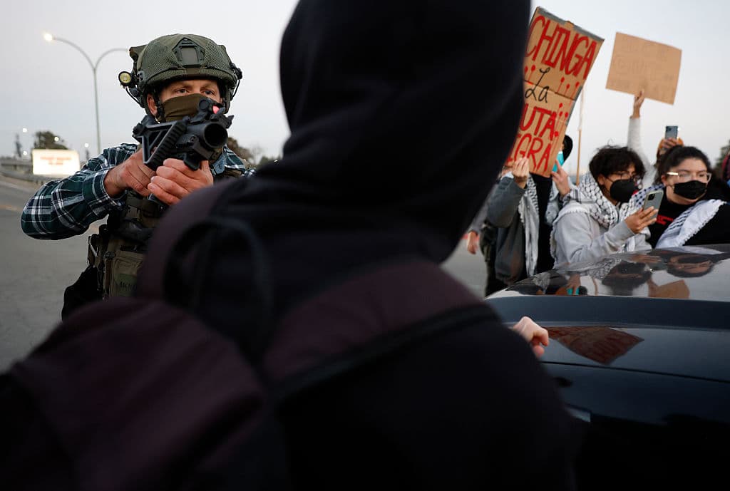 Las imágenes de lo que estaba ocurriendo comenzaron a circular, dando cuenta de que tal como habían advertido tanto el alcalde de San Francisco y el gobernador de California, hubo un incidente.