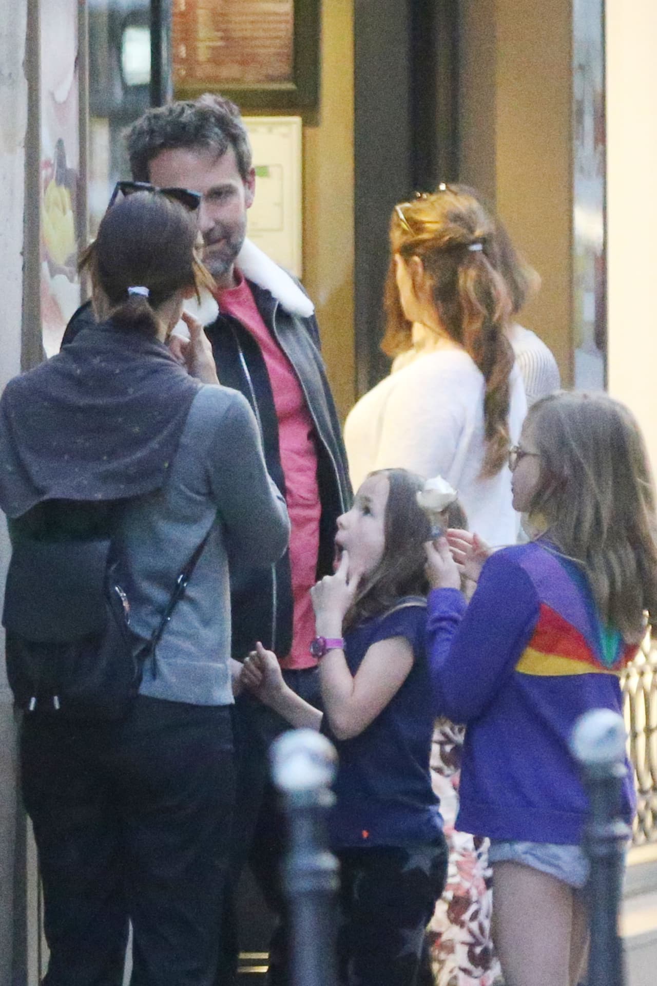 Jen y Ben se dedicaron miraditas de complicidad.