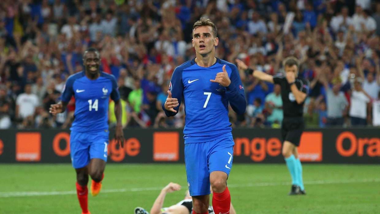 France sink world champions