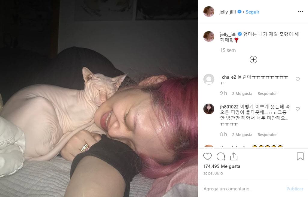 Además de la música, también incursionó en la actuación. Saltó a la fama a los 11 años interpretando a la princesa Seonhwa of Silla en la serie 'Ballad of Seodong'.