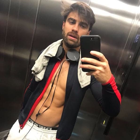 Pero esta vez Santiago tuvo una respuesta distinta cuando una reportera del programa 'De primera mano' le cuestionó si busca tener un romance con Geraldine Bazán.