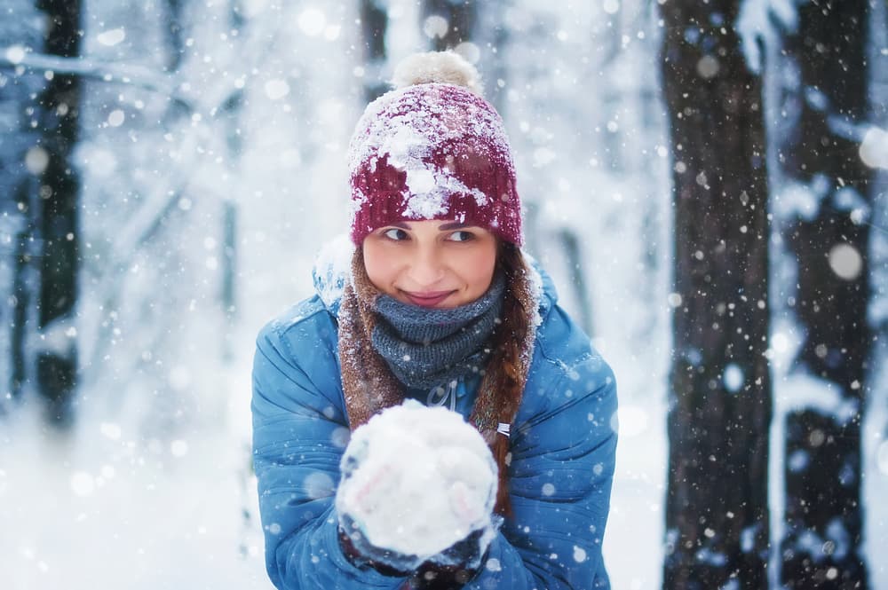 <b>Como comenzar con la Crioquinesis</b>
<br>Según Theresa M. Kelly y otros expertos en el tema, coinciden en que existen ciertas técnicas para lograr el desarrollo de la crioquinesis. Primero, se debe lograr una armonía con el frío, algo así como una comprensión, para saber al menos si sentimos alguna afinidad por esta quinesis.