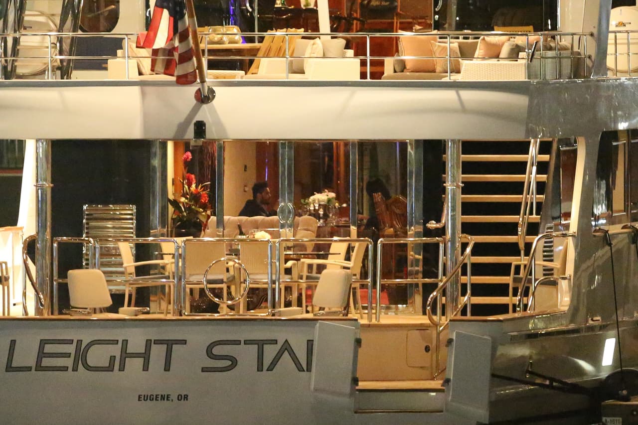 Selena Gomez y The Weeknd tuvieron una noche romántica en un yate para celebrar el Día de San Valentín.