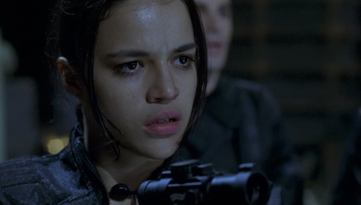 <b>Michelle Rodriguez</b>
<br>No tenía mucha experiencia en la actuación profesional cuando se unió al elenco de 'Resident Evil', pues sólo había grabado tres películas. Para su fortuna, esto no la detuvo, y generó buenas críticas su personaje Rai, una agente especial que termina transformándose en zombie.