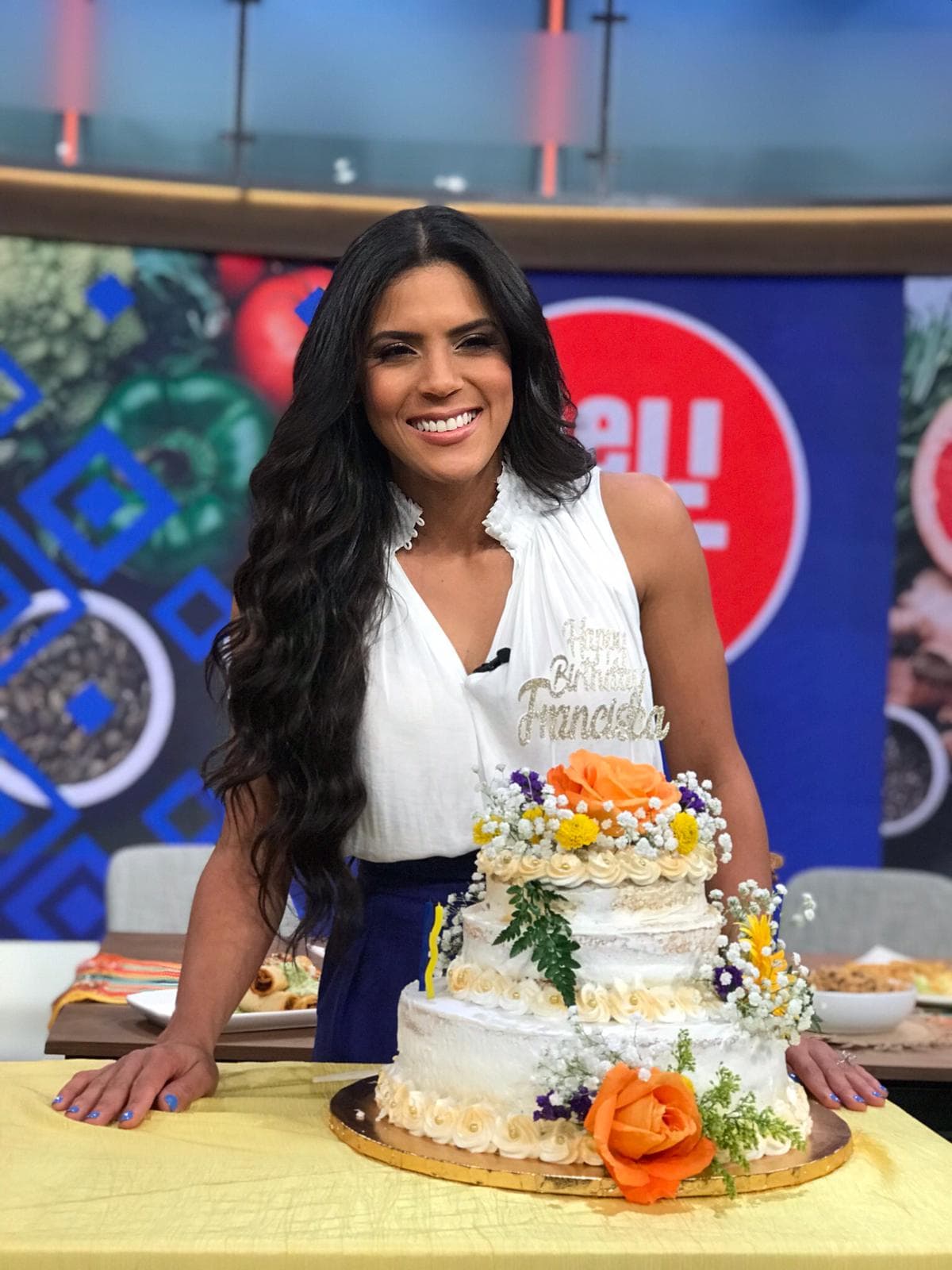 Francisca Lachapel festejó sus primeras tres décadas de vida junto a su familia de Despierta América con un hermoso pastel de cumpleaños.