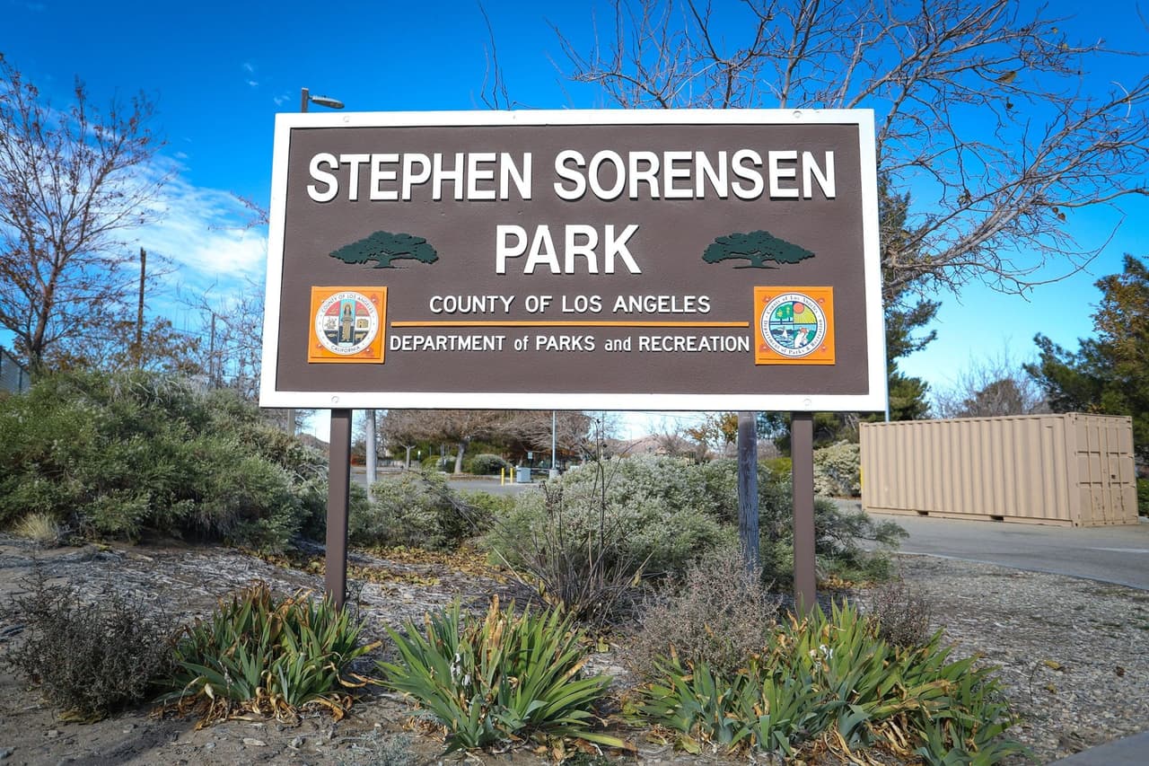 <h2 class="cms-H2-H2">Sábado, 17 de diciembre</h2>
<br>
<br>
<b>Stephen Sorensen Park </b>– 16801 East Ave. P., Lake Los Angeles, CA 93543 – (661) 264-1249
<br>❄️Evento de 12 a 4 PM (Mega Snow)
<br>
<br>
<b>Mona Park -</b> 2291 E. 121st St., Compton
<br>❄️Evento de 12 a 4 PM
<br>
<br>
<b>Franklin D. Roosevelt Park</b> - 7600 Graham Ave., Los Angeles
<br>❄️Evento de 12 a 4 PM (Mega Snow)